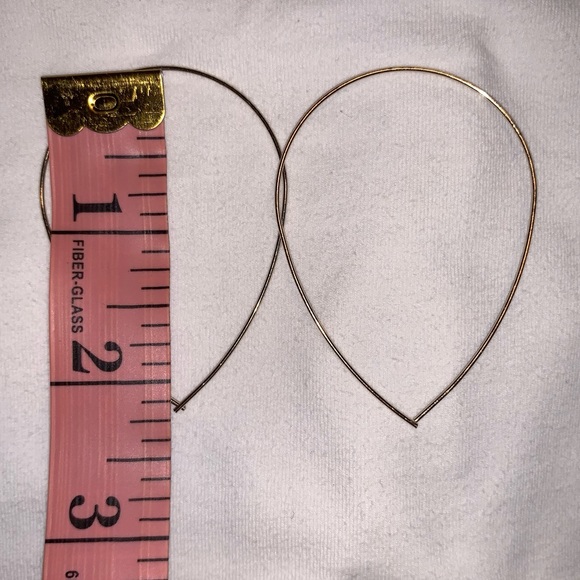 Two pairs of H&M wire earrings, silver gold tone - Picture 3 of 4